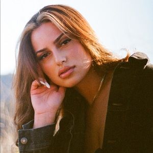 Meet your Posher, Naz